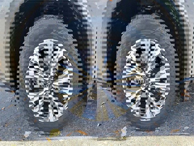 Used 2023 Nissan Rogue SV image 32