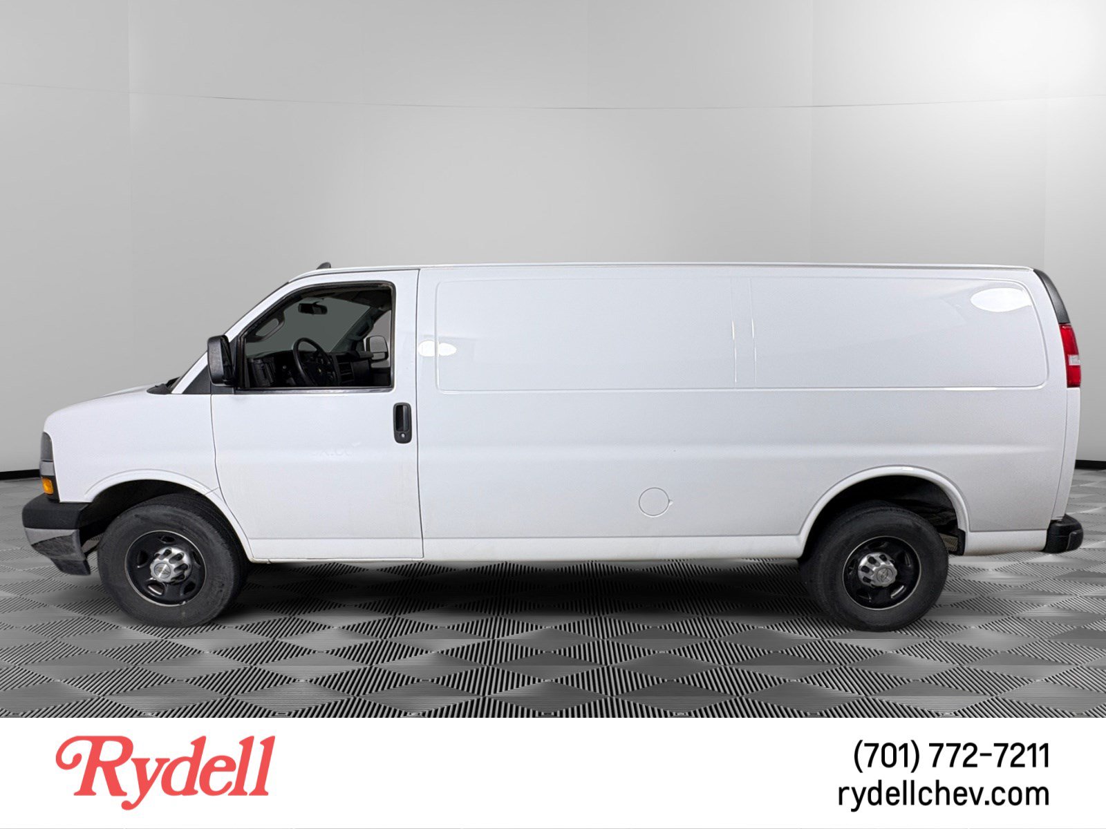 Used 2019 Chevrolet Express 3500 Extended w/ Driver Convenience Package RWD image 2