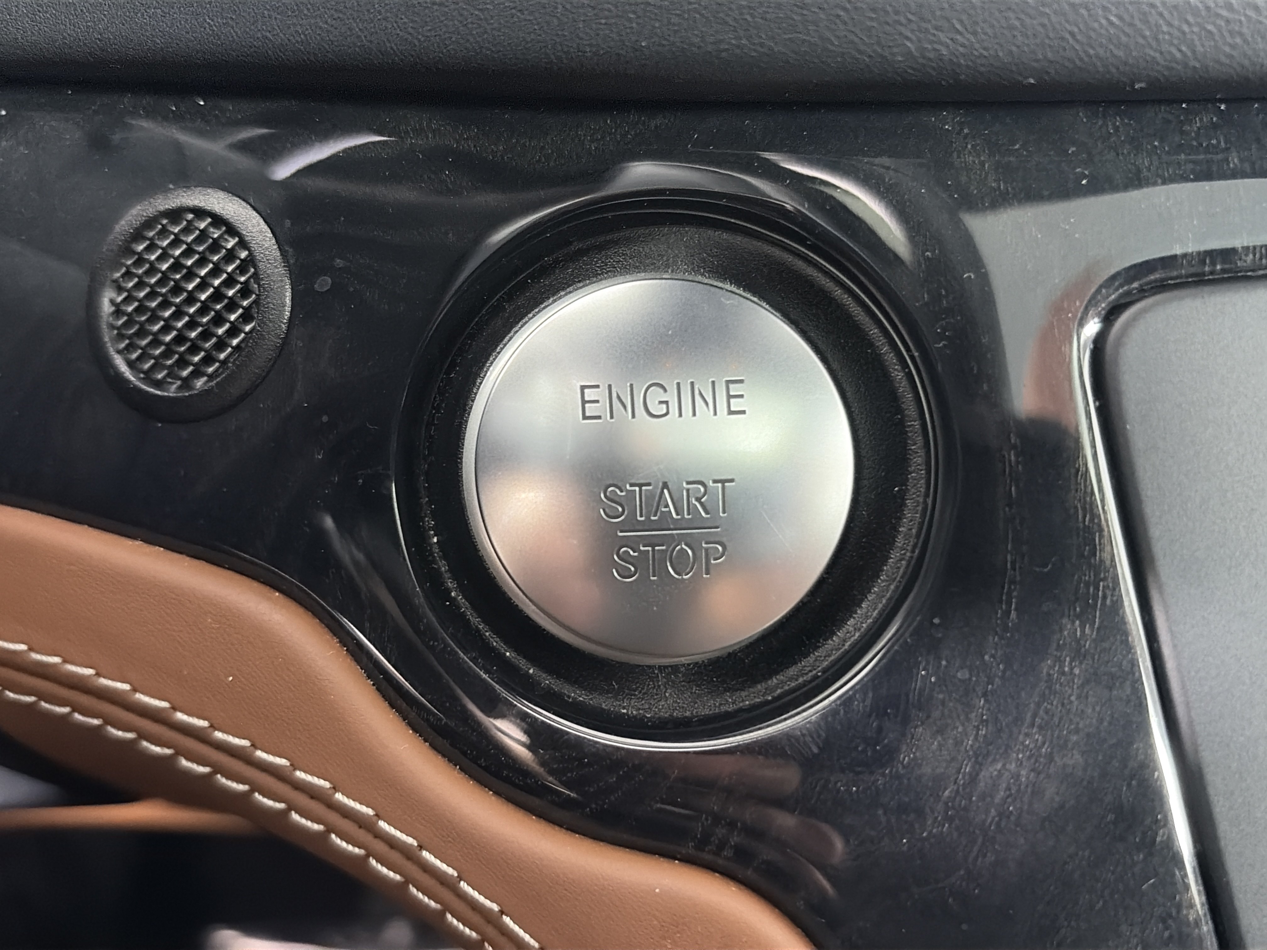 Used 2020 Mercedes-Benz SL 550 image 32