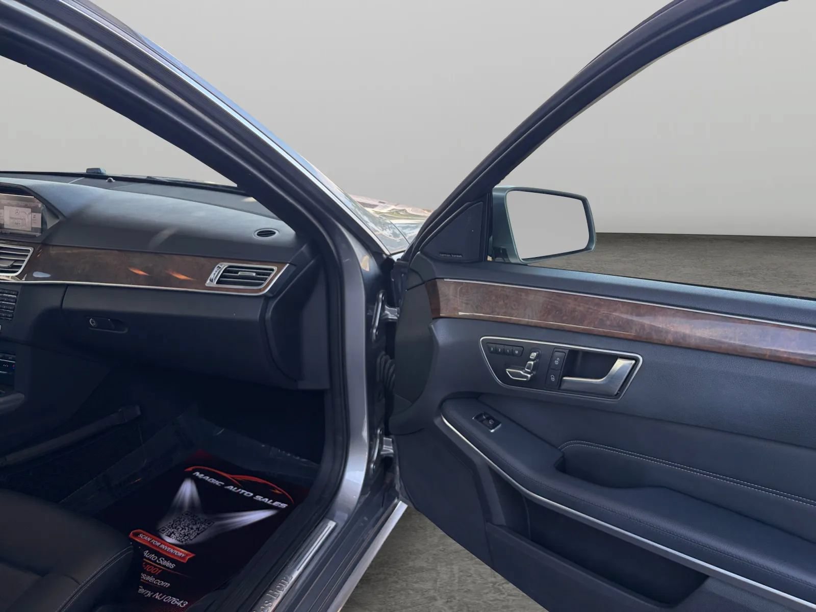 Used 2015 Mercedes-Benz E 350 4MATIC Sedan w/ Premium 1 Package image 19