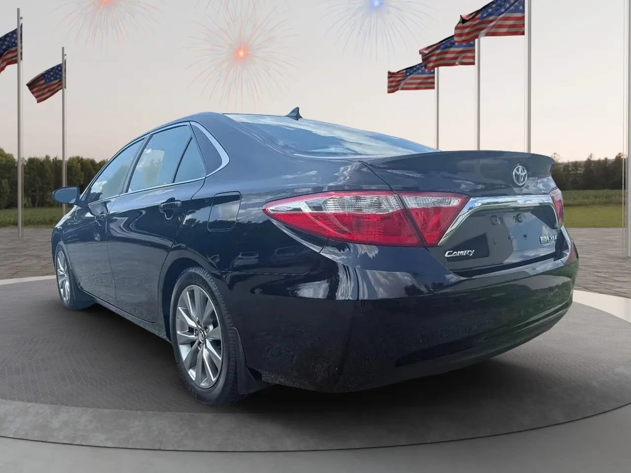 Used 2015 Toyota Camry XLE w/ Moonroof Package FWD image 3