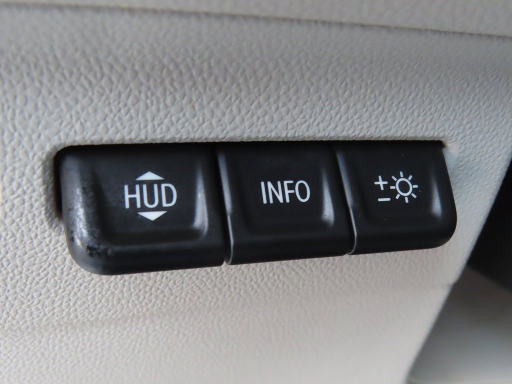 Used 2023 Buick Envision Avenir image 16