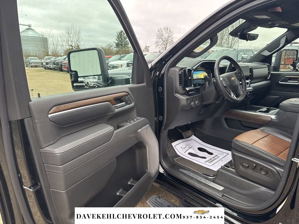 Used 2025 Chevrolet Silverado 2500 High Country w/ High Country Premium Package image 15
