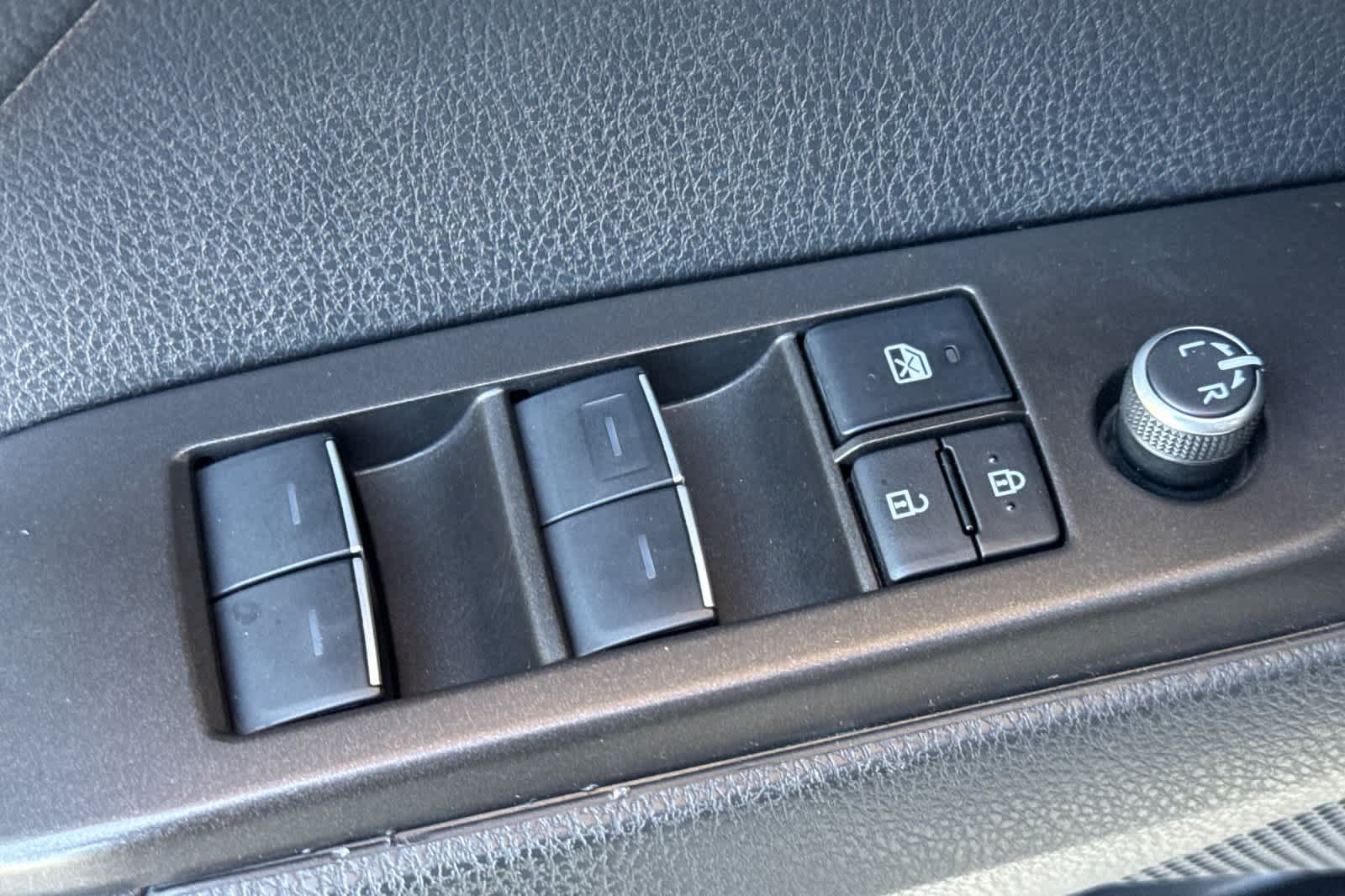 Used 2023 Toyota Camry XSE FWD image 13
