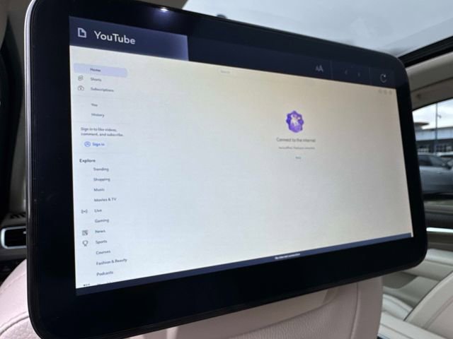 Used 2024 GMC Yukon Denali w/ Advanced Technology Package image 13