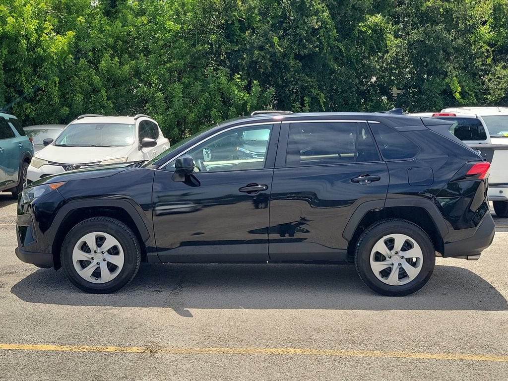 Used 2022 Toyota RAV4 LE FWD image 9