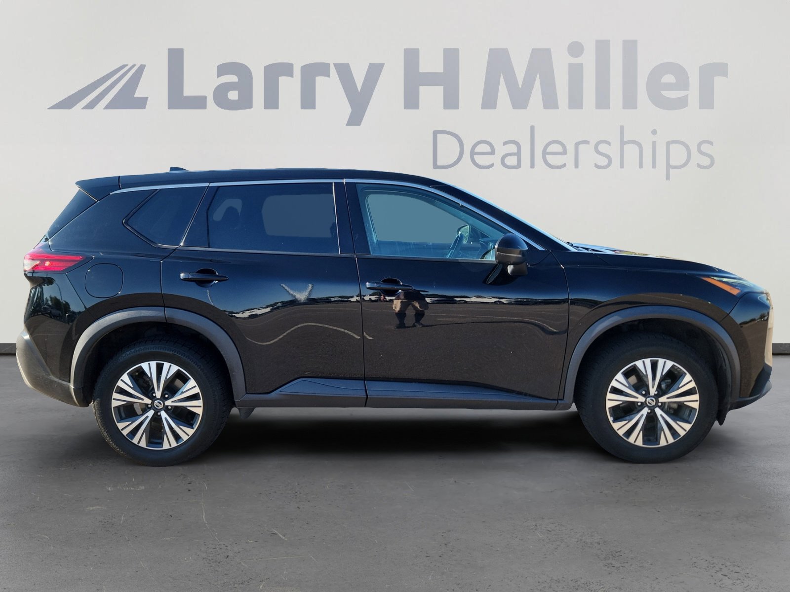 Used 2021 Nissan Rogue SV image 8