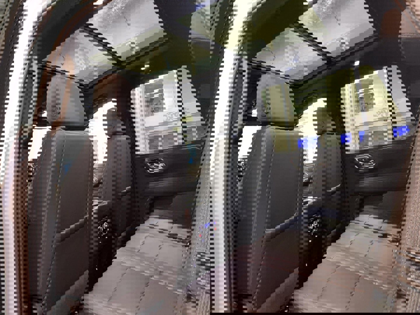 Used 2022 Chevrolet Tahoe LT w/ LT Signature Plus Package image 3