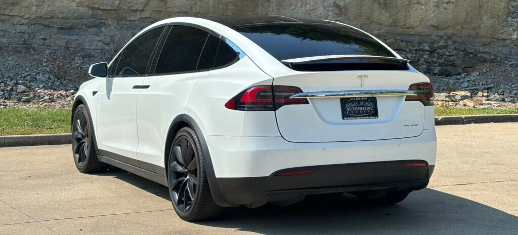Used 2020 Tesla Model X image 3