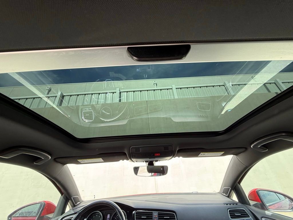 Used 2019 Volkswagen Golf 4-Door image 7