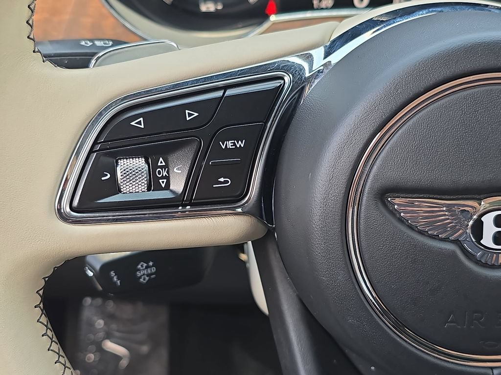 Used 2021 Bentley Bentayga AWD/4WD image 20