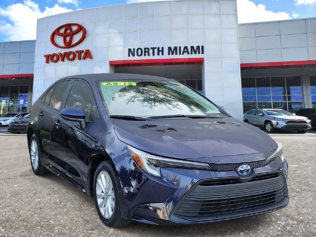 Used 2024 Toyota Corolla LE w/ LE Convenience Package FWD image 1
