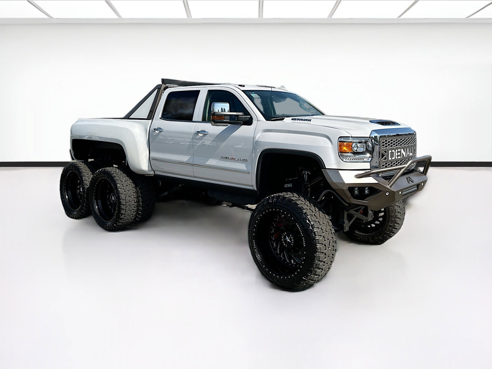 Used 2018 GMC Sierra 3500 Denali w/ Duramax Plus Package AWD/4WD image 3