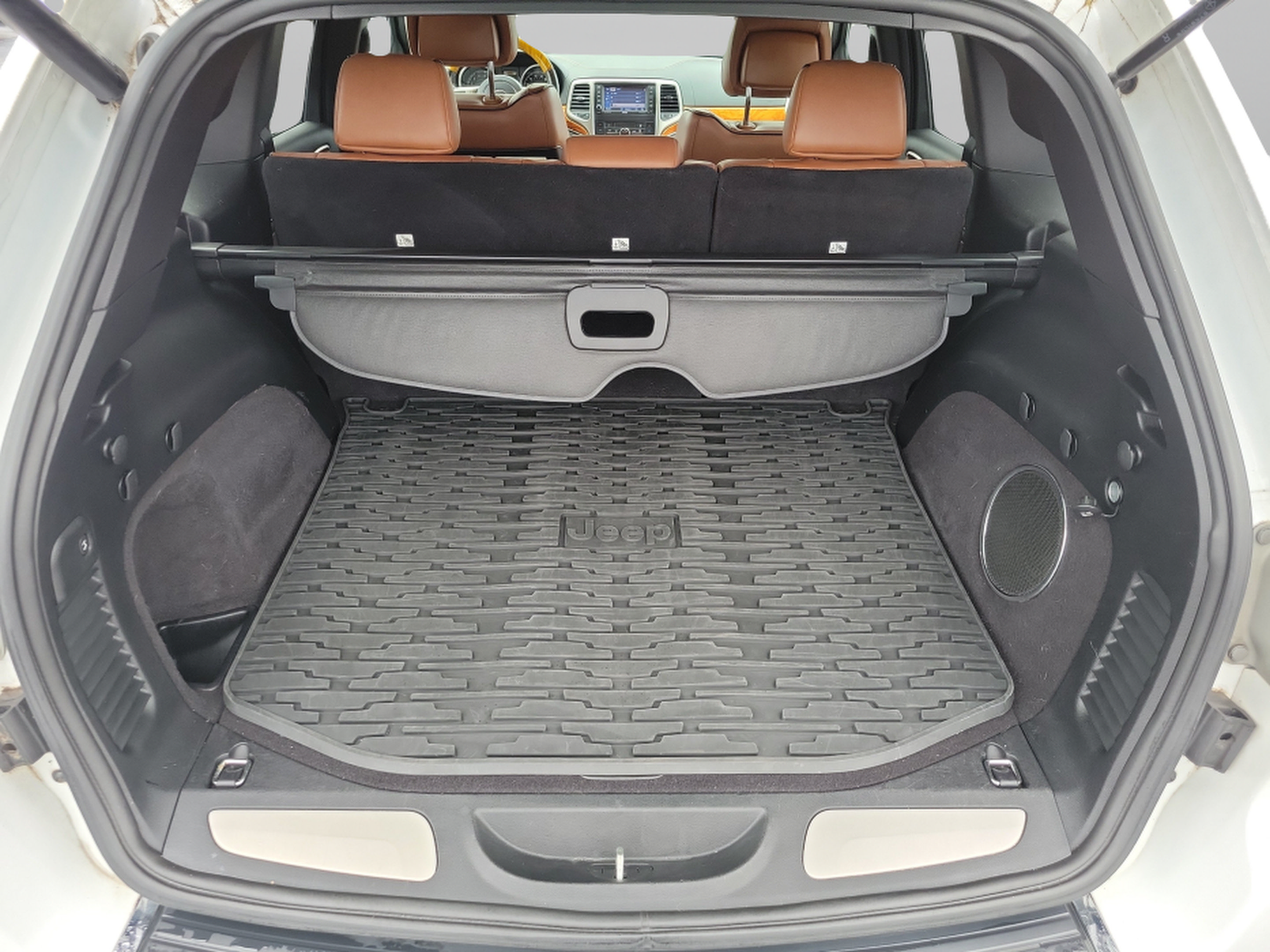 Used 2013 Jeep Grand Cherokee Overland AWD/4WD image 7