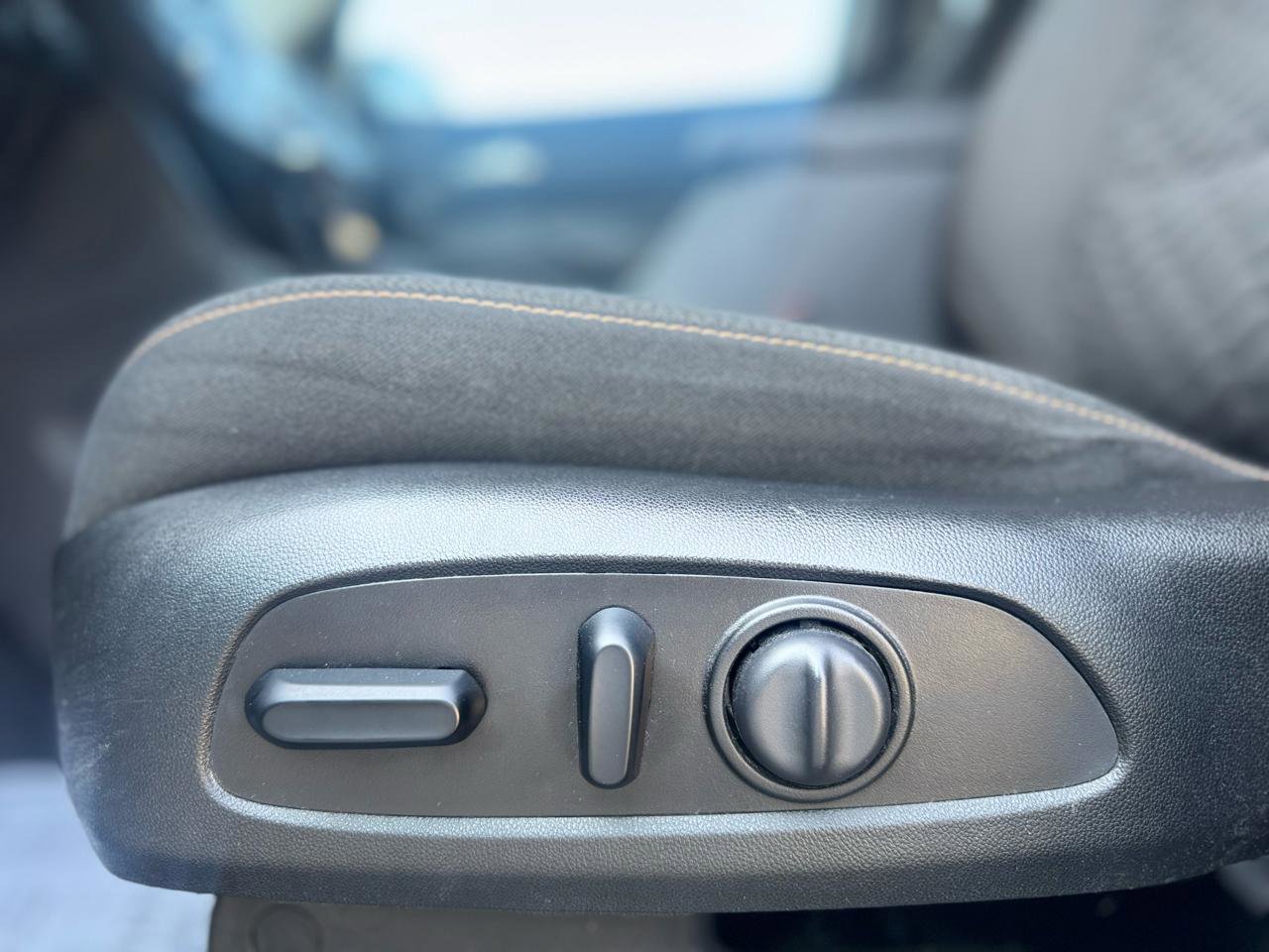 Used 2021 Chevrolet Equinox LT image 37