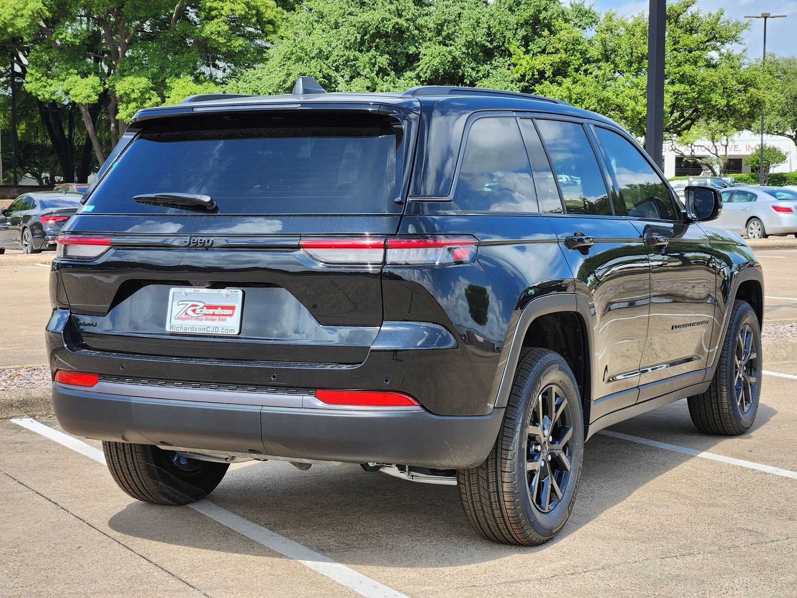 New 2026 Jeep Grand Cherokee Altitude AWD/4WD image 6