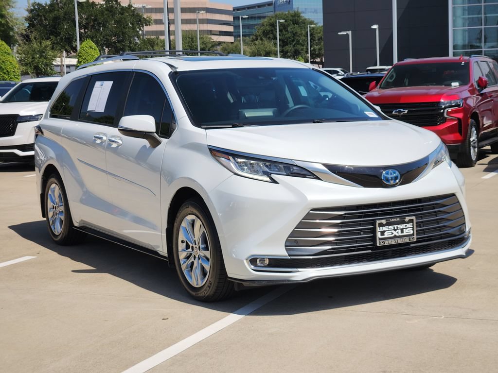 Used 2022 Toyota Sienna Limited AWD/4WD image 3