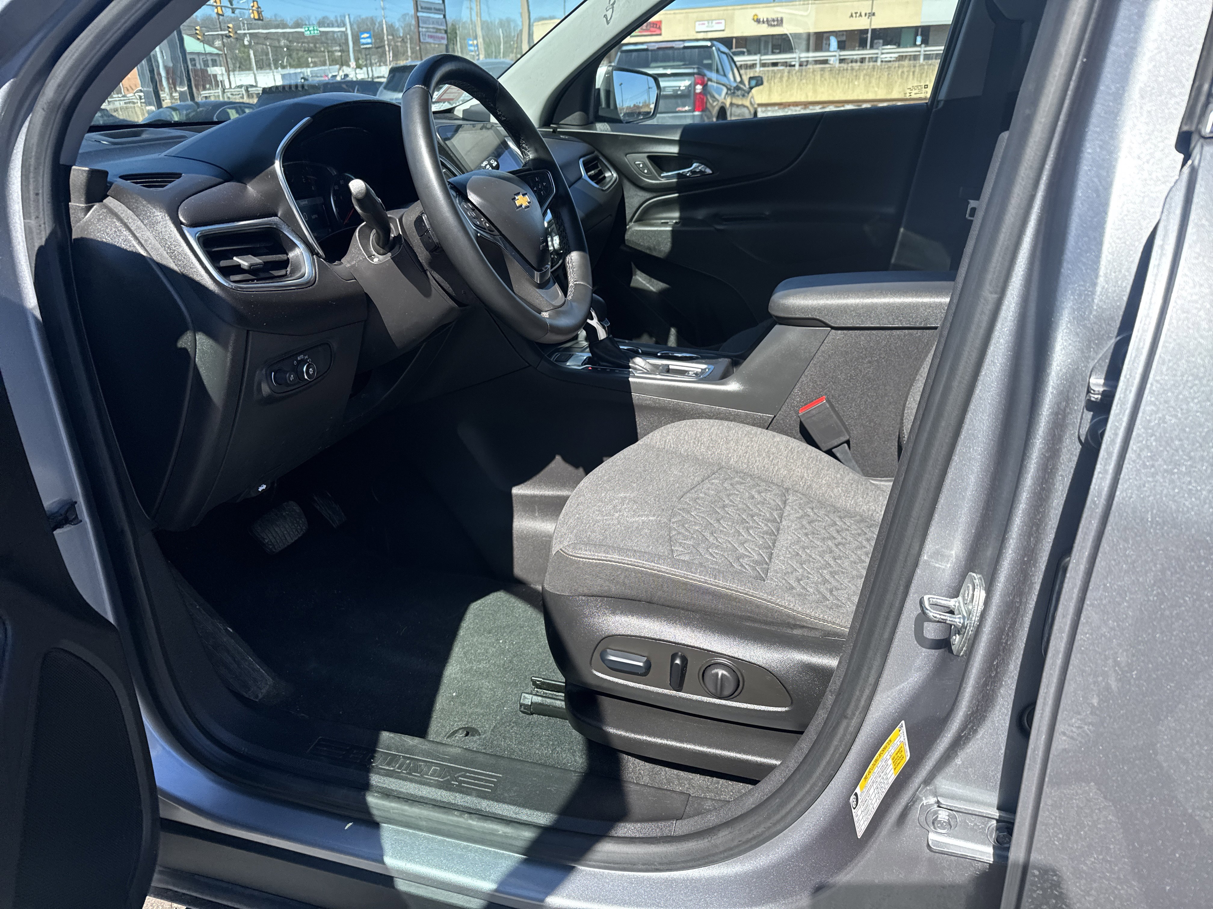 Used 2024 Chevrolet Equinox LT AWD/4WD image 12