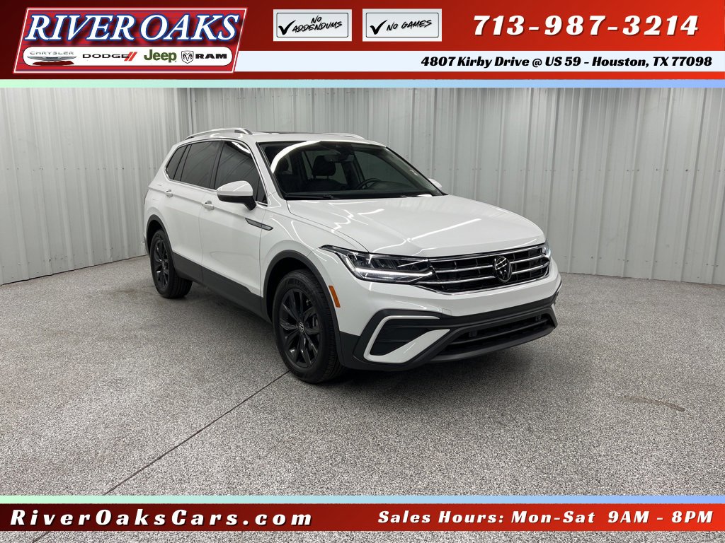 Used 2024 Volkswagen Tiguan SE w/ Panoramic Sunroof Package