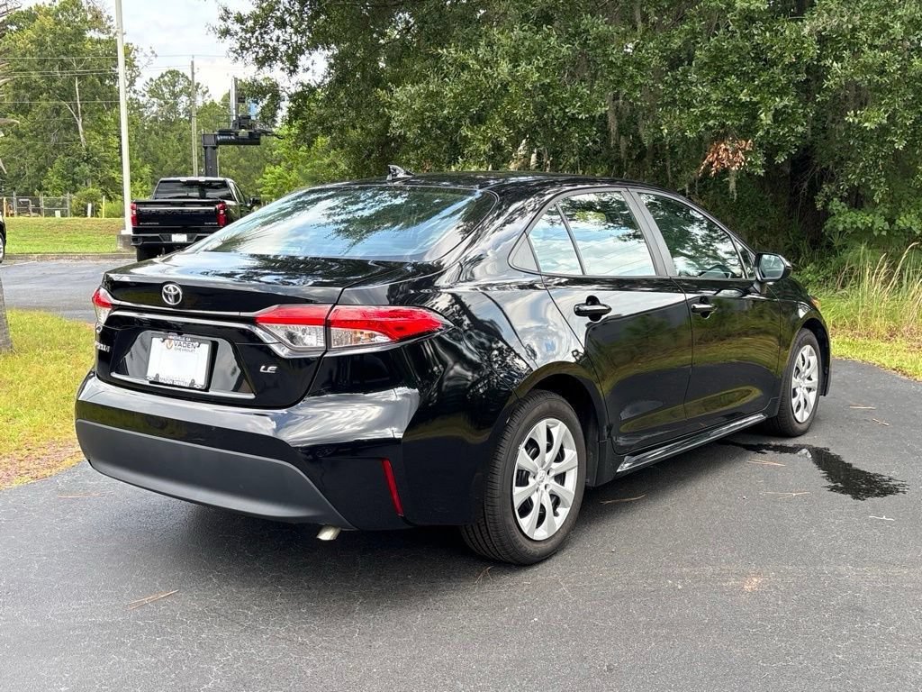 Used 2024 Toyota Corolla LE FWD image 5