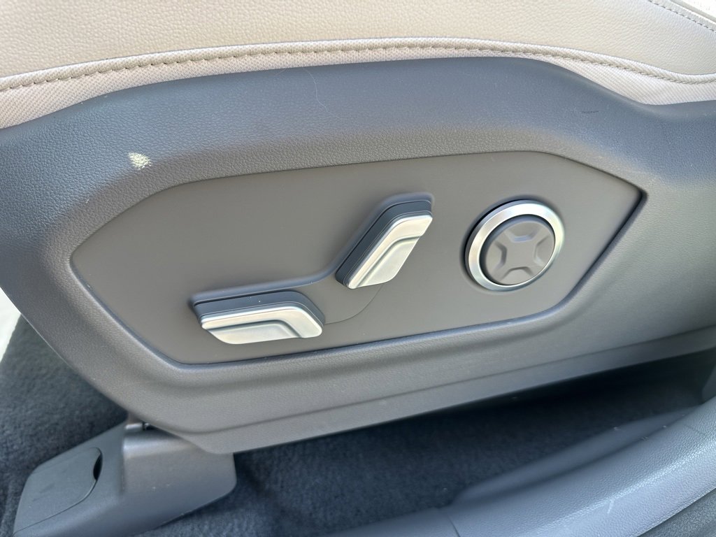 Used 2025 Hyundai Santa Fe Limited image 17