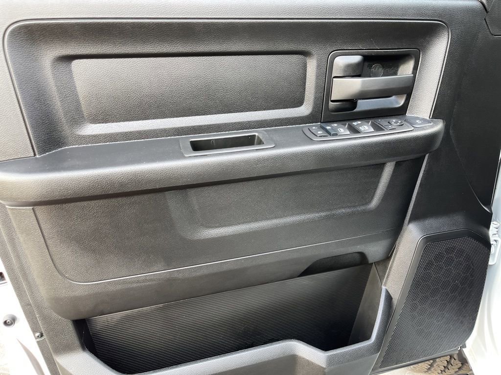 Used 2024 RAM 2500 Tradesman w/ Chrome Appearance Group image 30