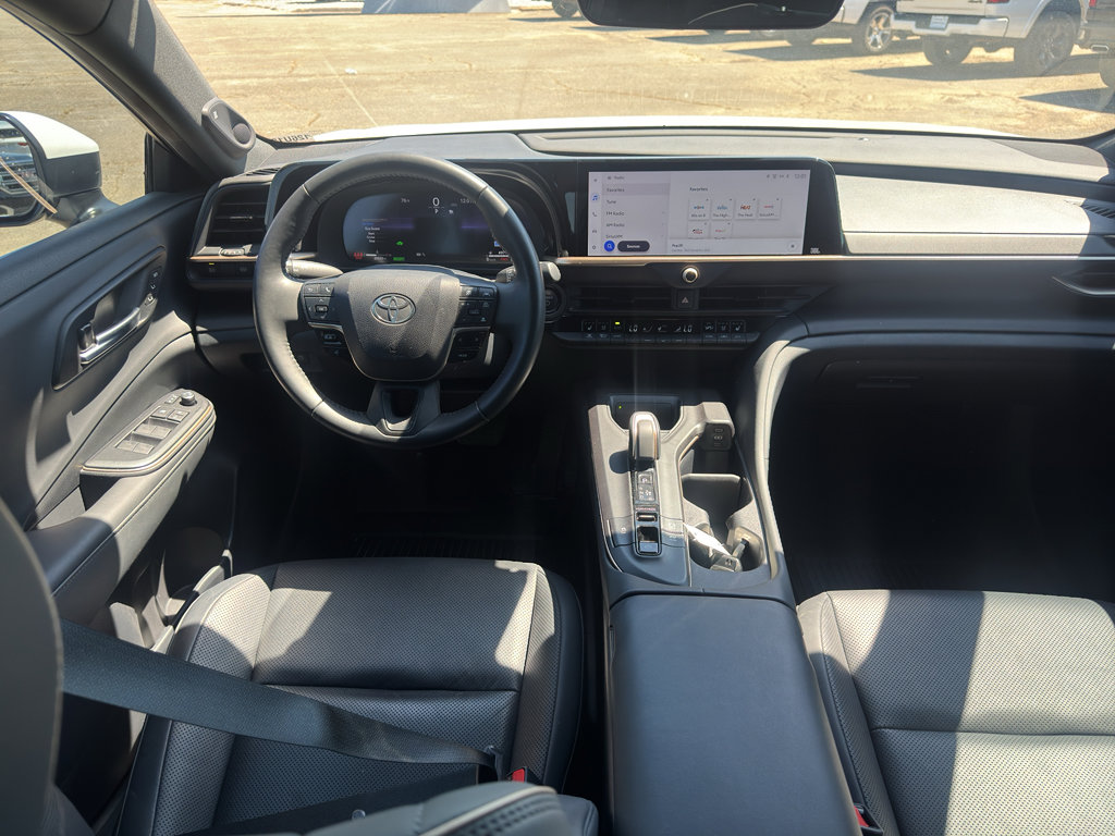 Used 2023 Toyota Crown Limited image 11