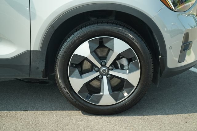 Used 2025 Volvo XC40 B5 Plus AWD/4WD image 47