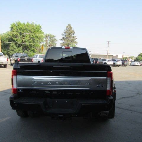 Used 2017 Ford F450 Platinum w/ Platinum Ultimate Package AWD/4WD image 5