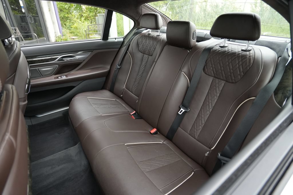 Used 2016 BMW 750i xDrive AWD/4WD image 27