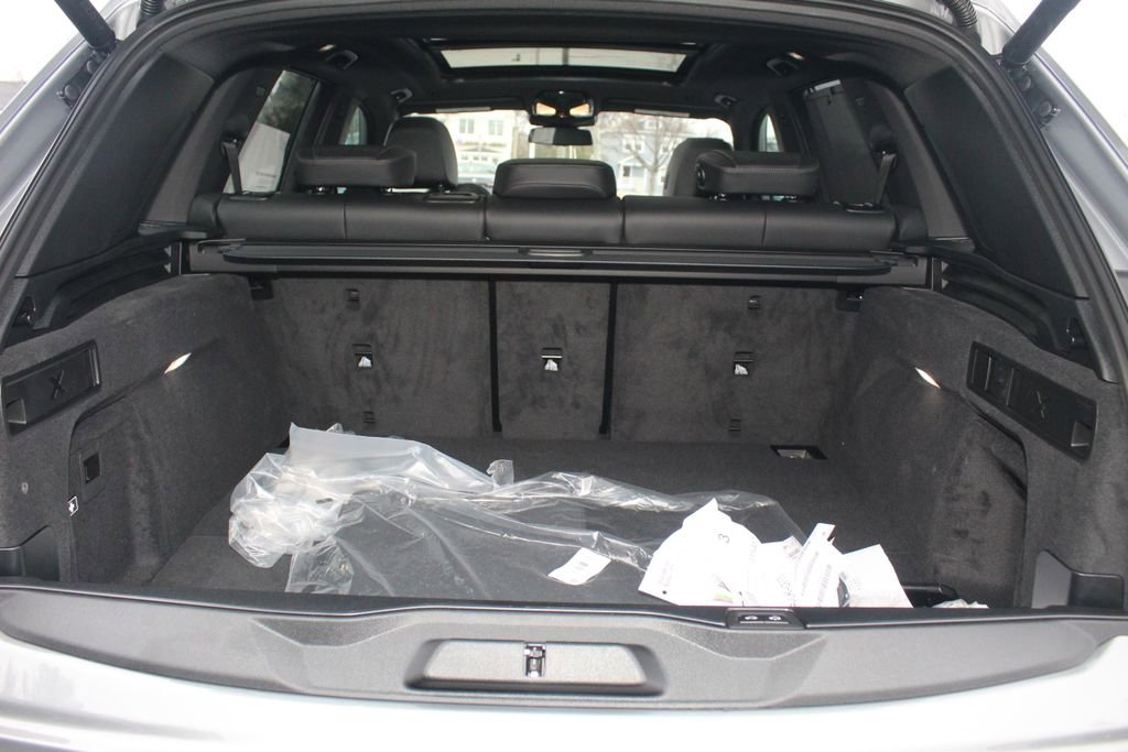 New 2026 BMW X5 xDrive50e image 7