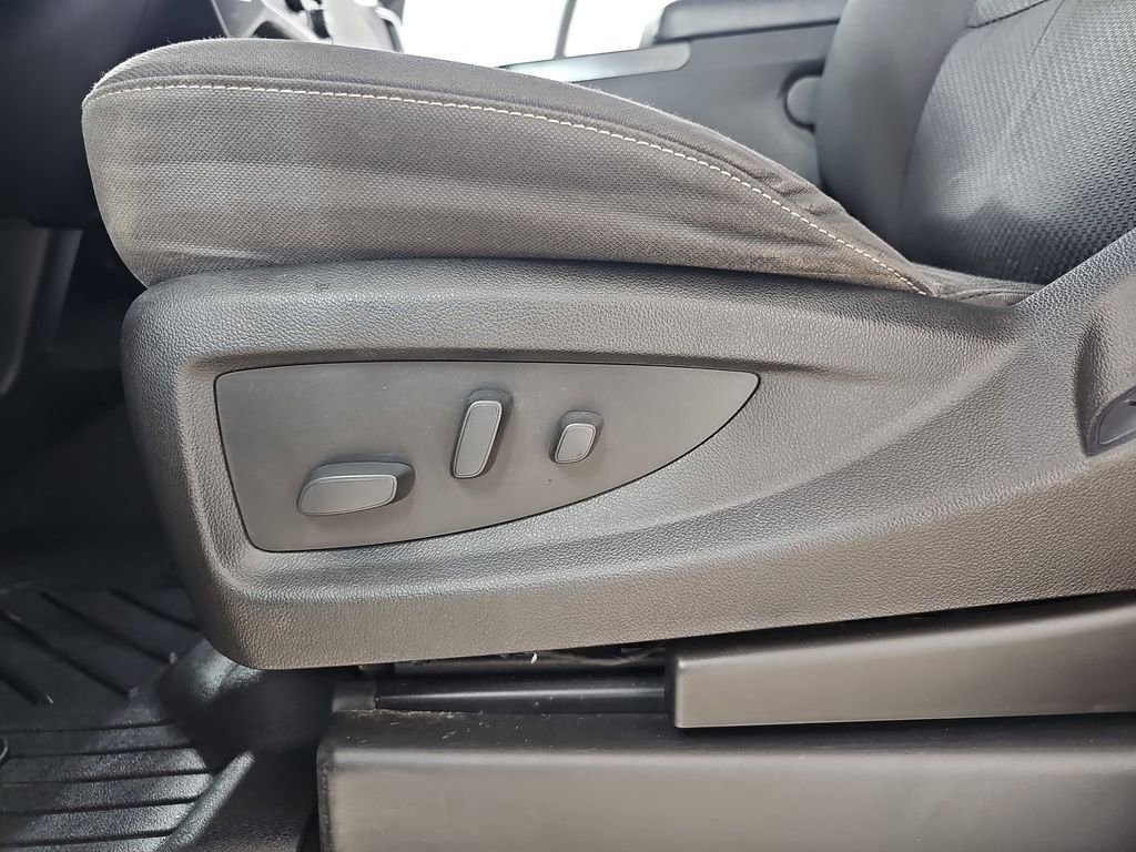 Used 2018 Chevrolet Silverado 1500 LT w/ All Star Edition image 33