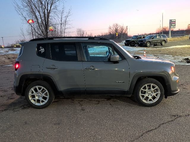 Used 2020 Jeep Renegade Latitude w/ Cold Weather Group image 9