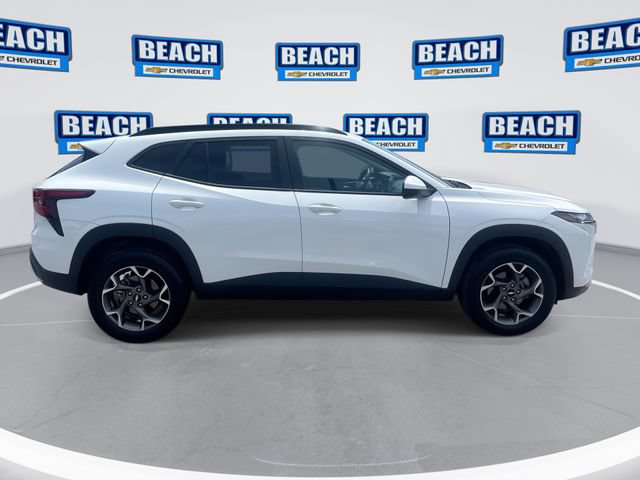 Used 2025 Chevrolet Trax LT w/ LT Convenience Package FWD image 9