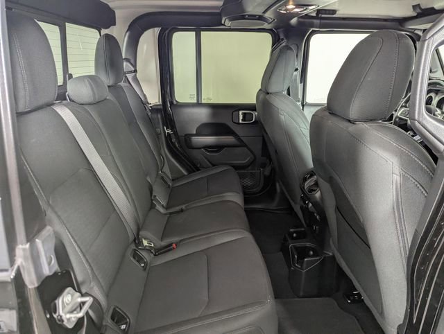Used 2020 Jeep Gladiator Overland AWD/4WD image 19