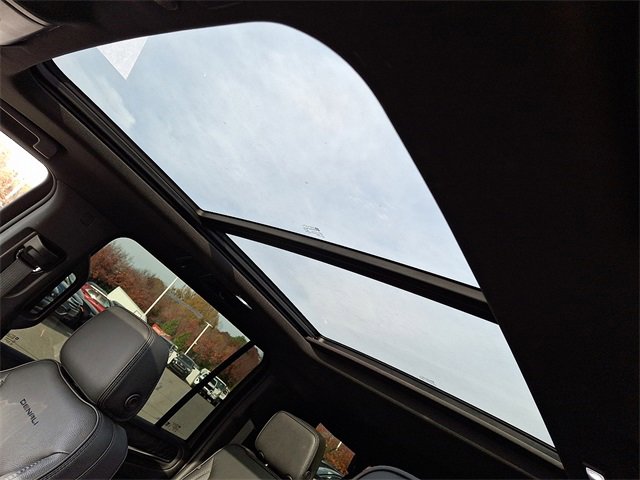 Used 2023 GMC Yukon XL Denali image 12