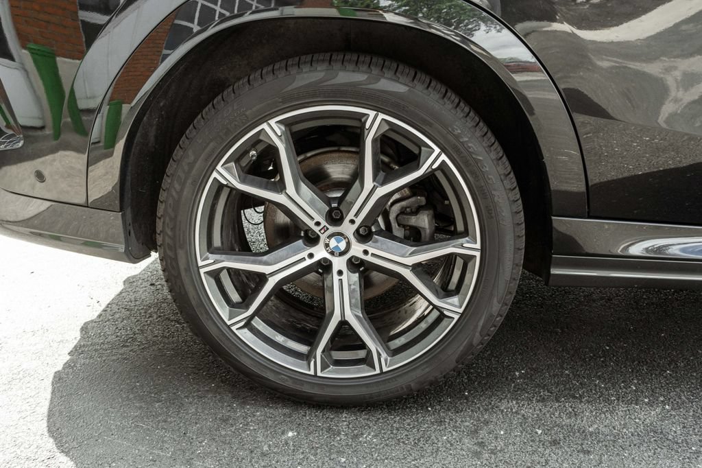 Used 2022 BMW X6 xDrive40i AWD/4WD image 29