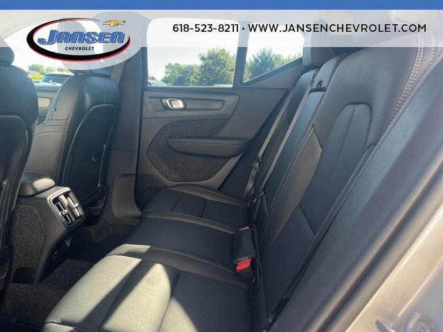 Used 2025 Volvo XC40 B5 Plus image 18