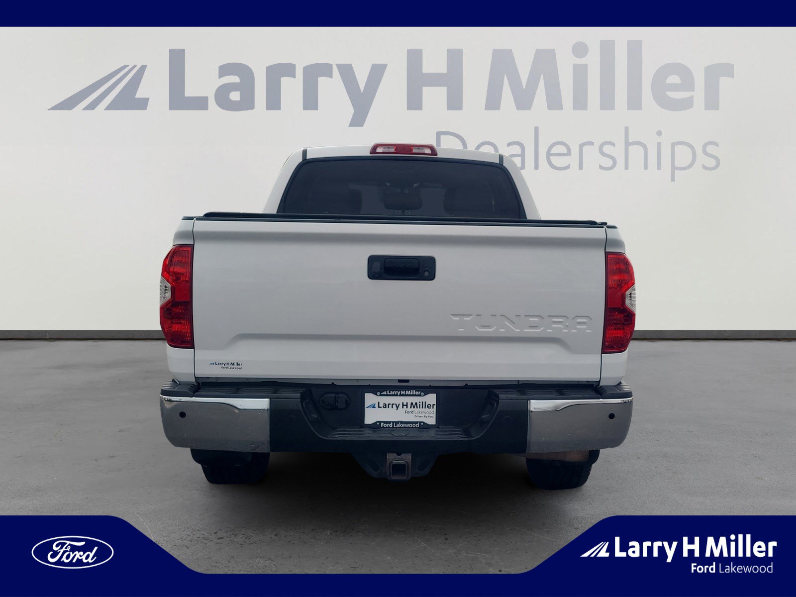 Used 2014 Toyota Tundra Limited w/ Limited Premium Package image 4