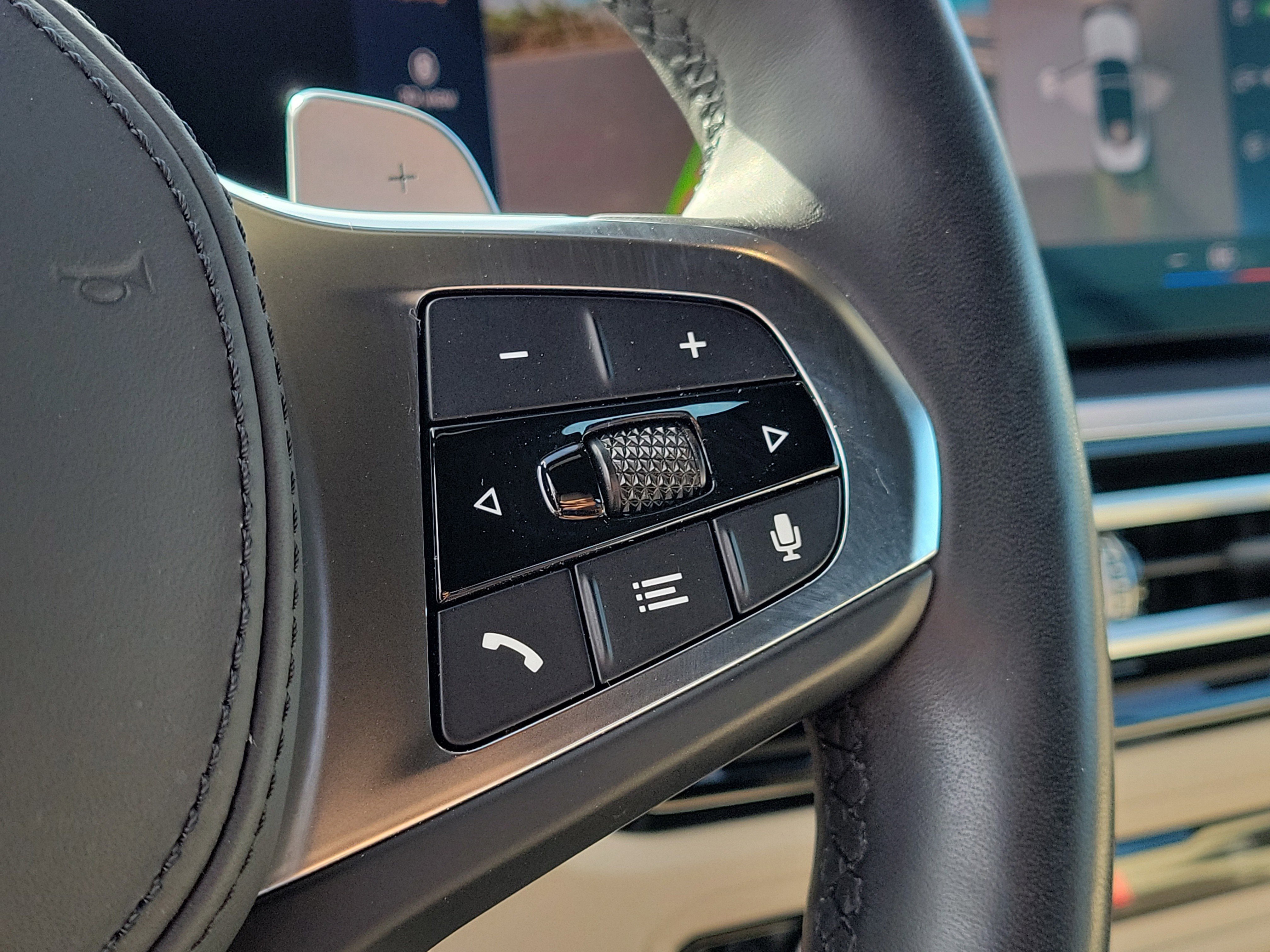 Used 2024 BMW M440i Convertible w/ Premium Package image 29