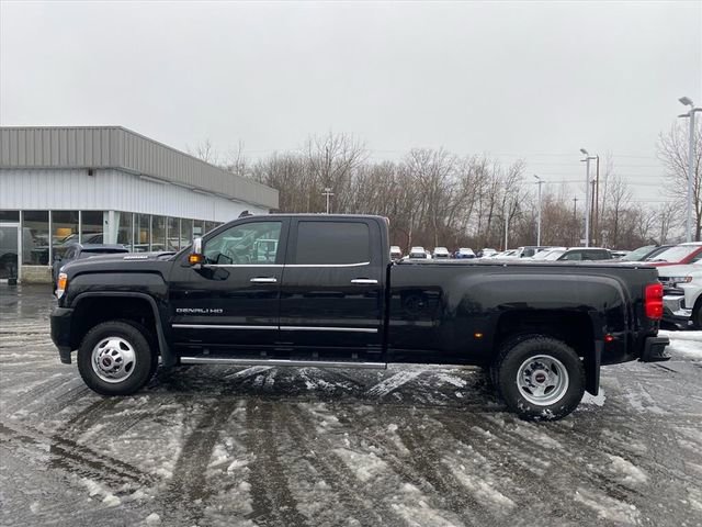 Used 2017 GMC Sierra 3500 Denali image 2