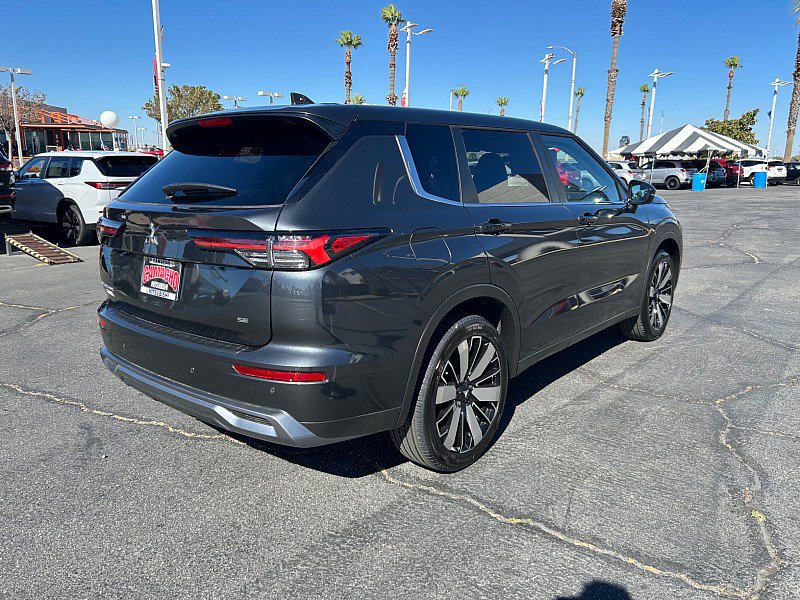 New 2026 Mitsubishi Outlander SE FWD image 3
