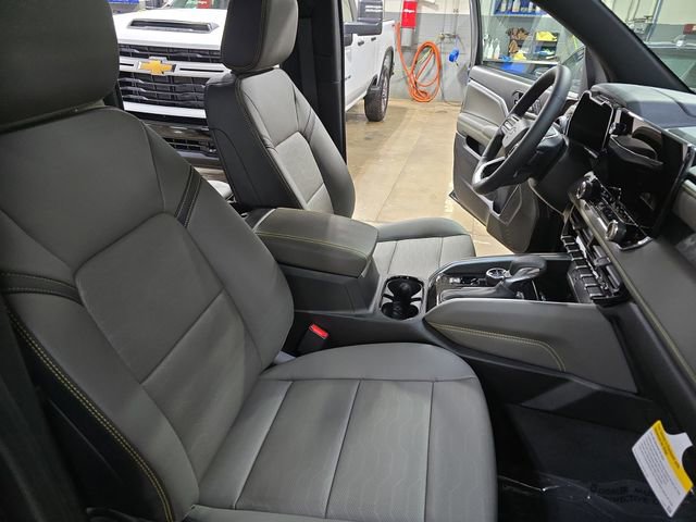 New 2026 Chevrolet Colorado ZR2 w/ Technology Package AWD/4WD image 11