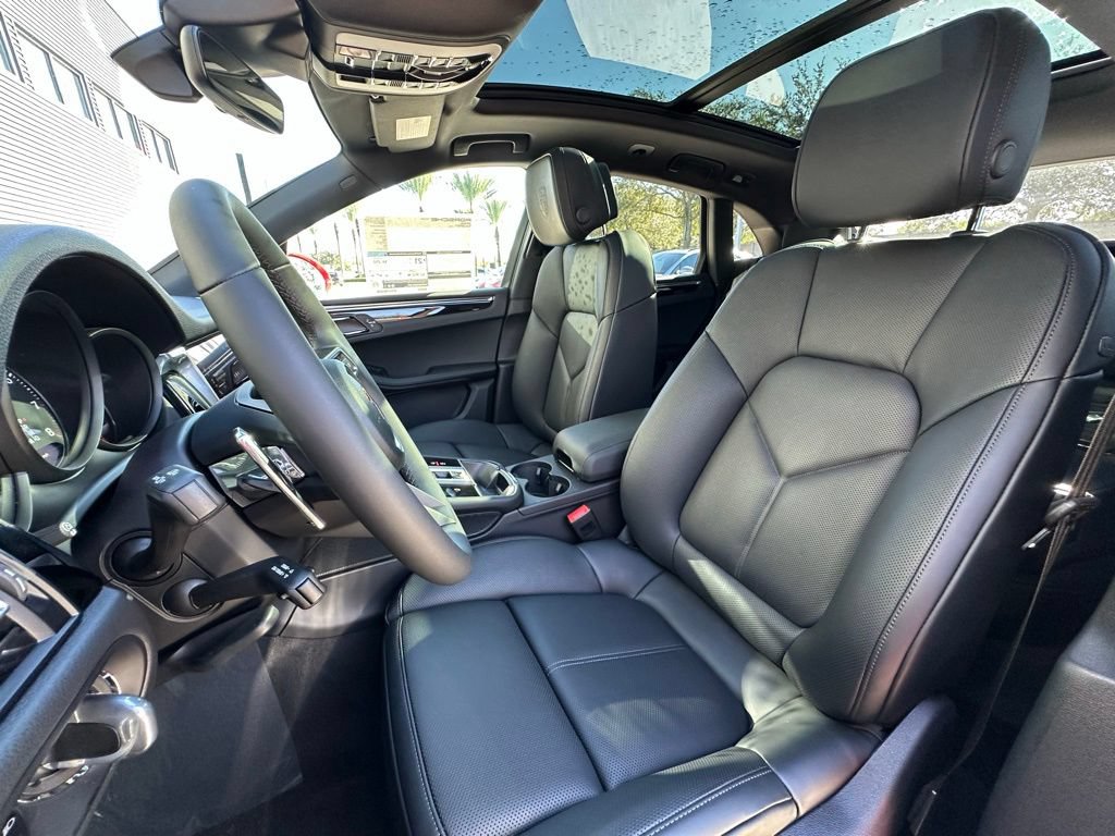 Certified 2026 Porsche Macan Turbo AWD/4WD image 5