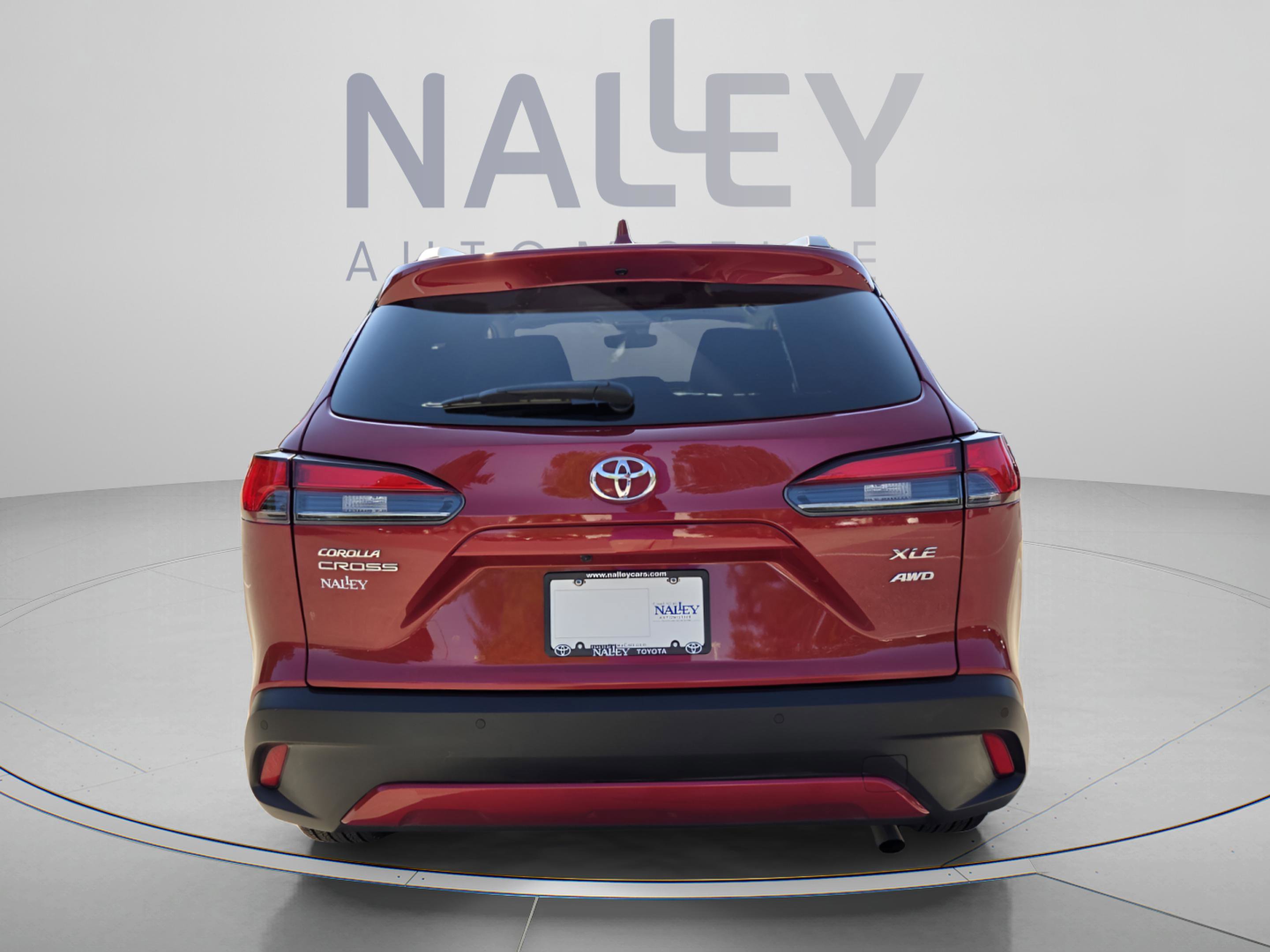 Used 2022 Toyota Corolla Cross XLE w/ Convenience Package AWD/4WD image 4
