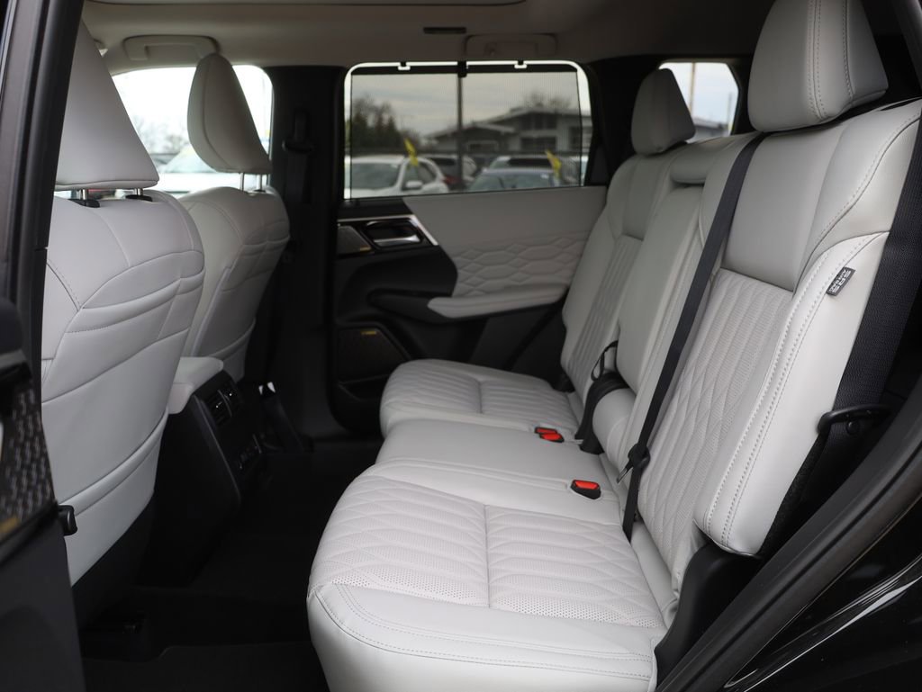 New 2025 Mitsubishi Outlander AWD image 34