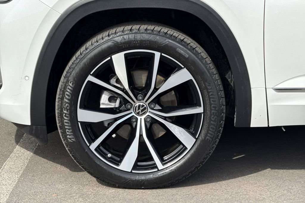 Used 2024 Volkswagen Atlas SEL Premium R-Line image 28