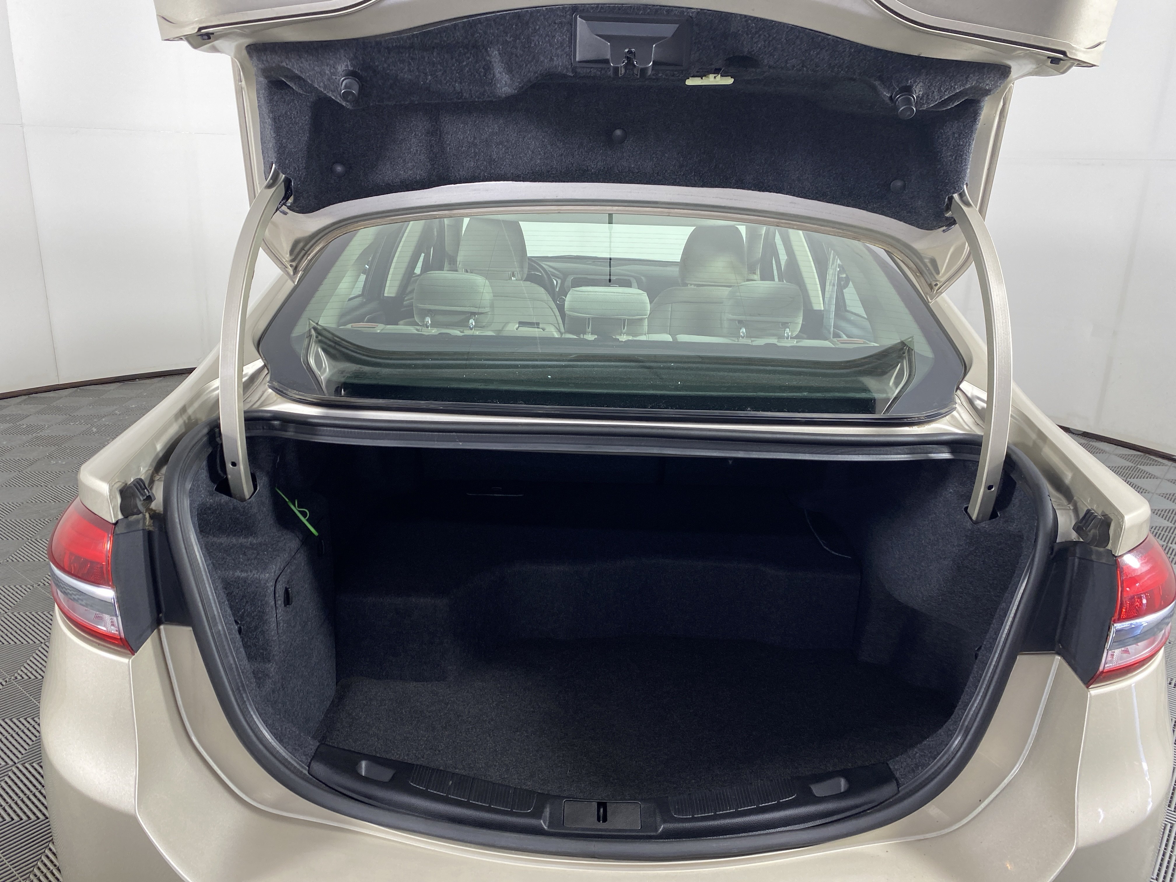 Used 2018 Ford Fusion S FWD image 31