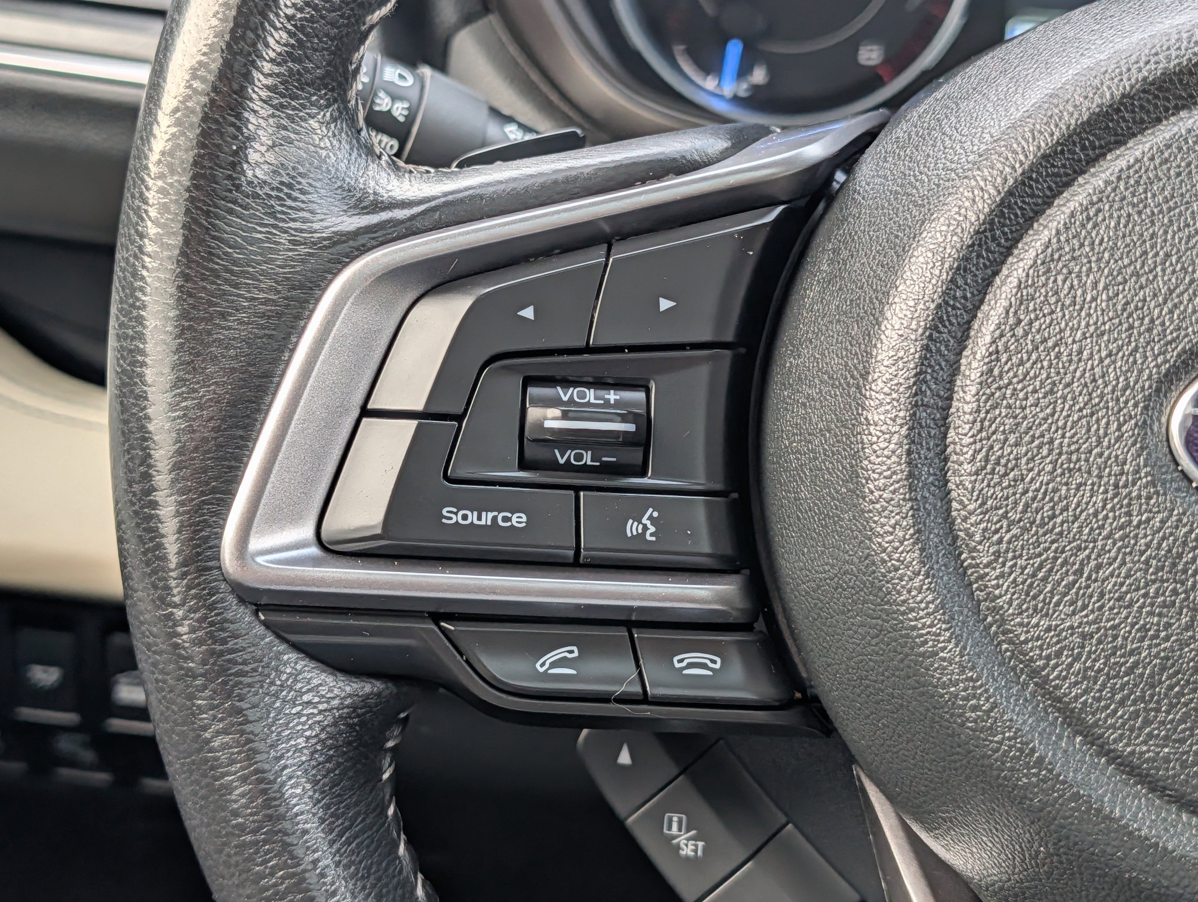 Used 2022 Subaru Ascent Limited w/ Technology Package image 29