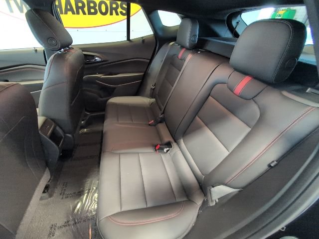 Used 2025 Chevrolet Trax RS w/ Sunroof Package FWD image 31
